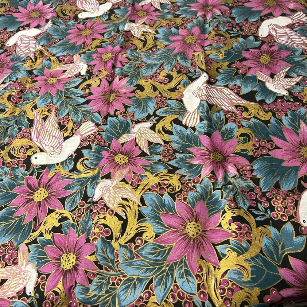 Floral and Bird Patterned Tablecloth - Picture 4 of 6
